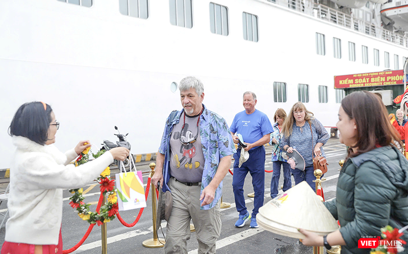 vt_du khach xong dat 3.png