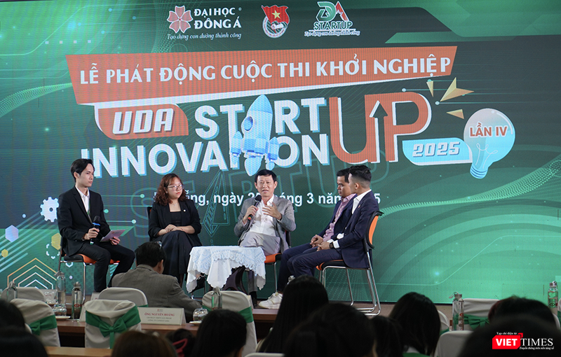 Các diễn giả, chuyên gia đối thoại tại chương trình khởi động cuộc thi khởi nghiệp sinh viên “UDA Startup Innovation 2025”.