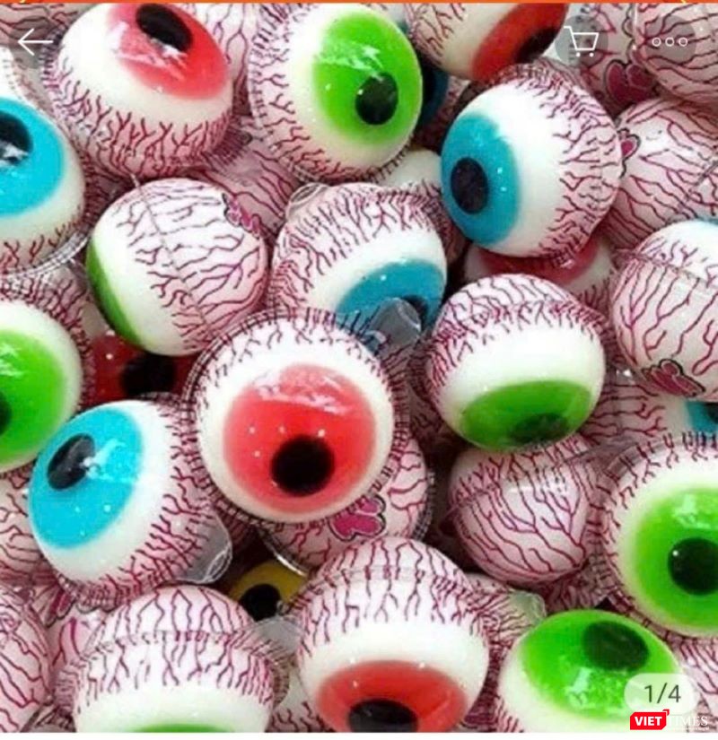 Loại kẹo “con mắt” mà bé D. ăn vốn được bày bán rất nhiều tại các hàng quán lẫn trên mạng. 