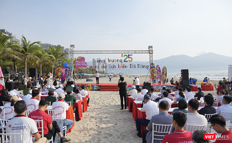Với chủ đề “Vũ điệu sóng xanh”, chương trình khai trương mùa du lịch biển Đà Nẵng 2025 đã chính thức khai mạc với hàng loạt hoạt động đặc sắc tại các bãi biển du lịch TP.