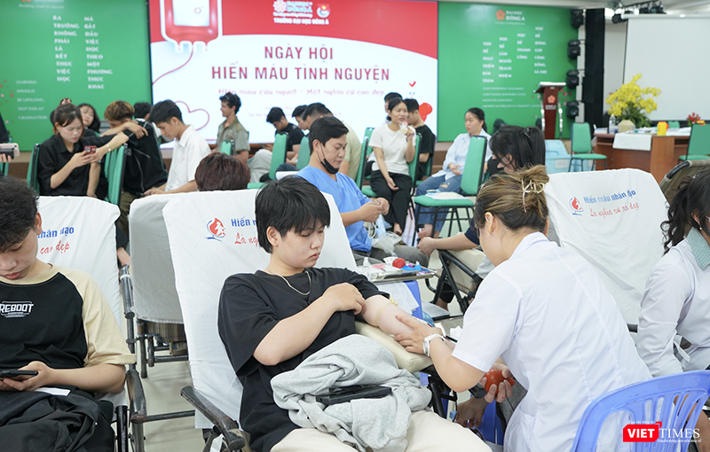 Hơn 350 đơn vị máu được hiến trong Ngày hội lần thứ 42 tại Đại học Đông Á.