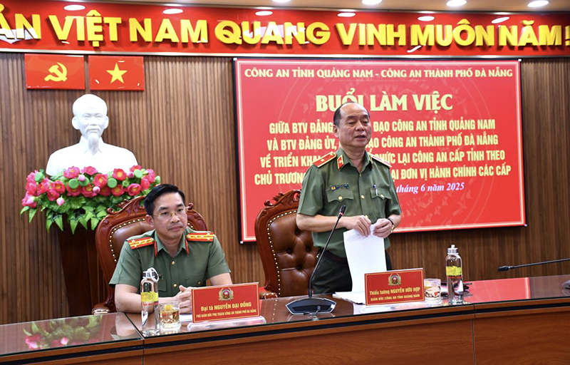 Thiếu tướng Nguyễn Hữu Hợp, Giám đốc Công an tỉnh Quảng Nam và Đại tá Nguyễn Đại Đồng, Phó Giám đốc phụ trách Công an TP Đà Nẵng chủ trì buổi làm việc. Ảnh: Công an Đà Nẵng.