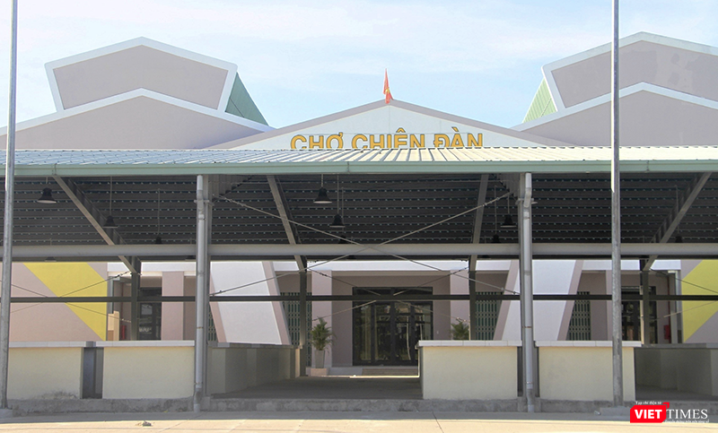 Chợ Chiên Đàn (Phú Ninh, Quảng Nam) được hoàn thành từ năm 2023, nhưng đến nay vẫn đóng cửa.. phủ bụi.