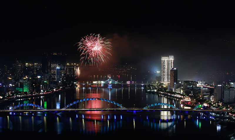 DIFF 2025 là kỳ lễ hội pháo hoa quốc tế dài nhất sau 13 lần tổ chức, có số lượng đội tham dự nhiều nhất là 10 đội đến từ 3 châu lục, sử sụng 65.000 quả pháo… đem lại doanh thu hơn 5.600 tỷ đồng.