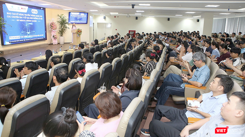 Quang cảnh Hội thảo “Đào tạo kỹ năng truyền thông dành cho chuyên gia y tế tạo ảnh hưởng xã hội” diễn ra tại TP Huế.