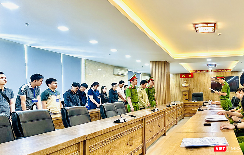 Công an Đà Nẵng tống đạt quyết định khởi tố vụ án, khởi tố 20 bị can.