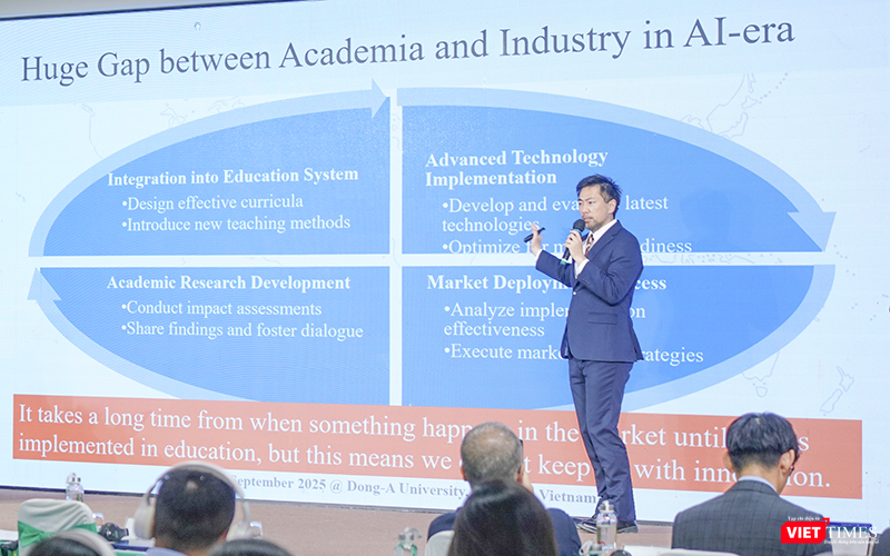 Tiến sĩ Masamu Kamaga, Cựu Chủ tịch Viện Công nghệ Kirirom (Nhật Bản) tại hội thảo khoa học quốc tế chuyên đề “Nâng cao hoạt động chuyển đổi số ở thành phố Đà Nẵng” vừa diễn ra ngày 30/9.