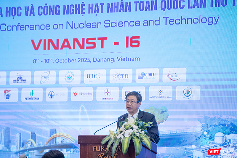 Ông Lê Xuân Định, Thứ trưởng Bộ KH&amp;CN phát biểu tại phiên toàn thể VINANST-16.