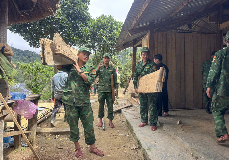 UBND TP Đà Nẵng vừa có hướng dẫn hỗ trợ khẩn cấp nhằm khắc phục hậu quả thiên tai (đợt 1) đối với các xã phường, đặc khu bị thiệt hại do bão lũ trên địa bàn.