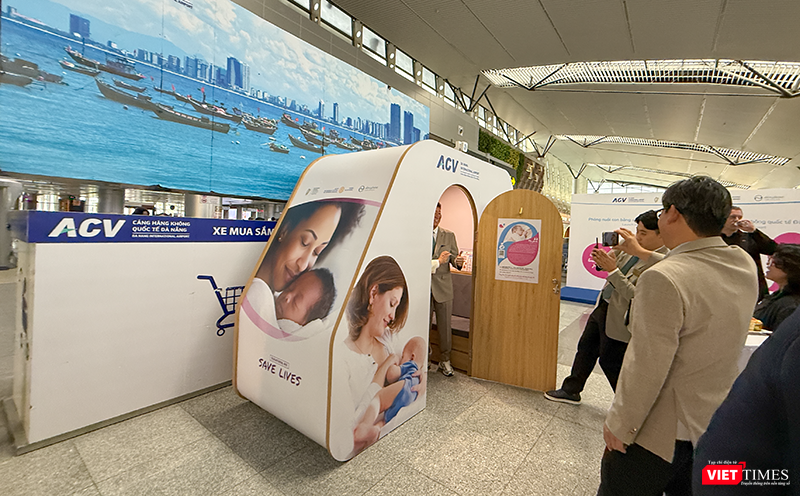 Chiều 28/11, Cảng hàng không quốc tế Đà Nẵng, phối hợp cùng các đối tác chính thức đưa thêm 2 phòng nuôi con bằng sữa mẹ tại Nhà ga hành khách T1 nhằm phục vụ hành khách.