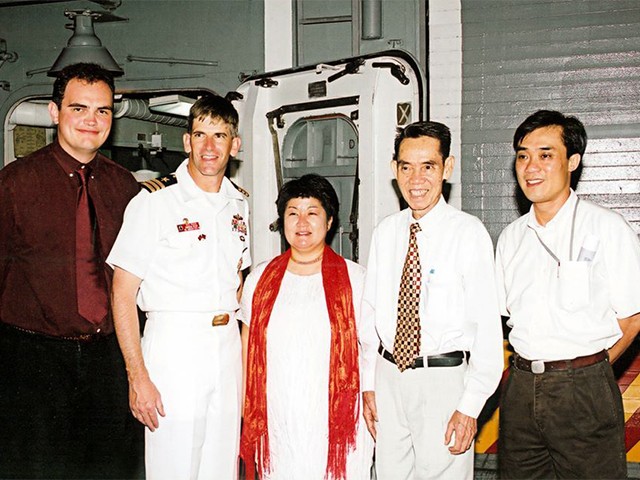 Ngày 19/11/2003, USS Vandergrift, tàu chiến đầu tiên của Hải quân Mỹ ghé thăm cảng Sài Gòn kể từ khi kết thúc chiến tranh Việt Nam.