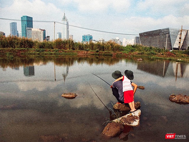 Những người dân Thủ Thiêm vẫn mỏi mòn chờ đợi sau hàng chục năm. Ảnh: Mai Kỳ.