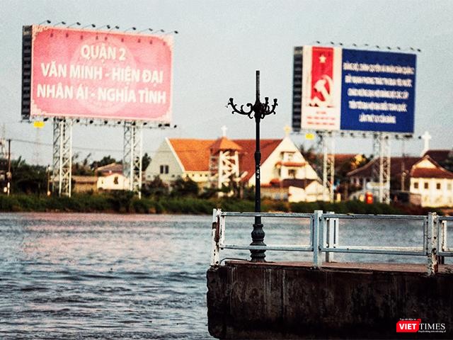 Một "Quận 2: Văn minh - hiện đại - nhân ái - nghĩa tình" từng là niềm mơ ước của nhiều thế hệ. Ảnh: Mai Kỳ. Một "Quận 2: Văn minh - hiện đại - nhân ái - nghĩa tình" từng là niềm mơ ước của nhiều thế hệ. Ảnh: Mai Kỳ.
