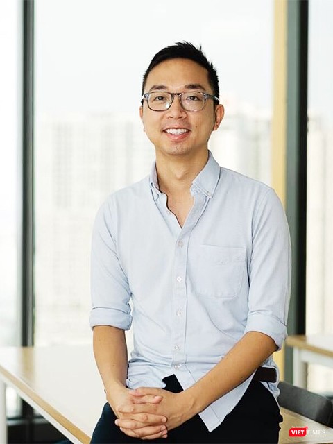 Hào Trần, 24 tuổi, Việt kiều thế hệ thứ ba, sinh ra và lớn lên ở Mỹ, quyết định sang Việt Nam, nơi bố mẹ cậu rời đi những năm cuối thập niên 70 của thế kỷ trước, để lập nghiệp.