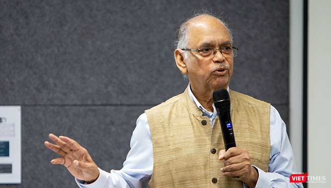 "Tôi tin rằng sự công khai, minh bạch, phơi bày các hoạt động và tham vọng của Bắc Kinh sẽ có hiệu quả nhất định", Giáo sư Nayan Chanda. Ảnh: Nguyễn Luân.