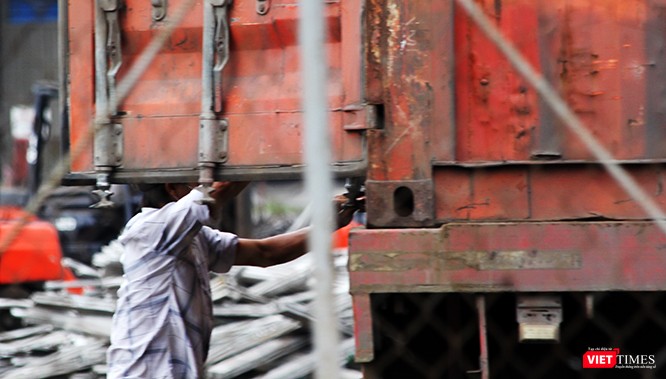 Kiểm tra hàng hóa đã vào gọn gàng chưa. Kiểm tra hàng hóa đã vào gọn gàng chưa.