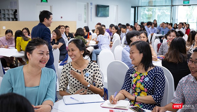 TS. Nguyễn Chí Hiếu tại lớp học ở TP. HCM sáng Chủ nhật 1/12/2019. Ảnh: Luân Nguyễn. TS. Nguyễn Chí Hiếu tại lớp học ở TP. HCM sáng Chủ nhật 1/12/2019. Ảnh: Luân Nguyễn.