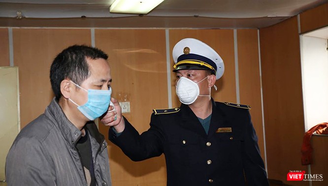 CDC Hà Tĩnh đã thực hiện việc triển khai các đội phản ứng nhanh kiểm soát các cửa khẩu từ ngày 21/1/2020. CDC Hà Tĩnh đã thực hiện việc triển khai các đội phản ứng nhanh kiểm soát các cửa khẩu từ ngày 21/1/2020.