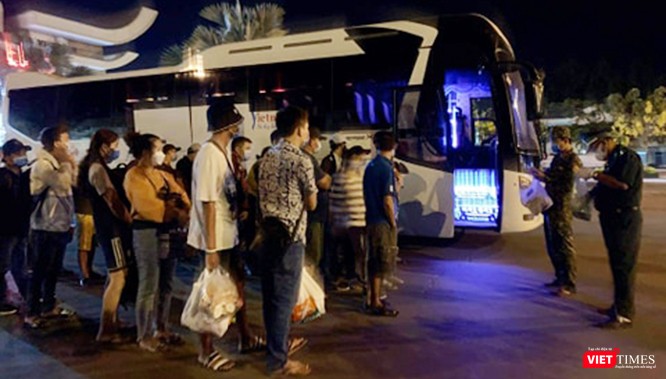 Trên dường về Việt Nam vào phút cuối. Ảnh nhân vật cung cấp. Trên dường về Việt Nam vào phút cuối. Ảnh nhân vật cung cấp.