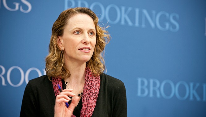 Giáo sư Karen Dynan (Đại học Harvard), nguyên Phụ tá Bộ trưởng đặc trách Chính sách Kinh tế của Bộ Tài chính Hoa Kỳ. Ảnh: Fulbright Việt Nam.