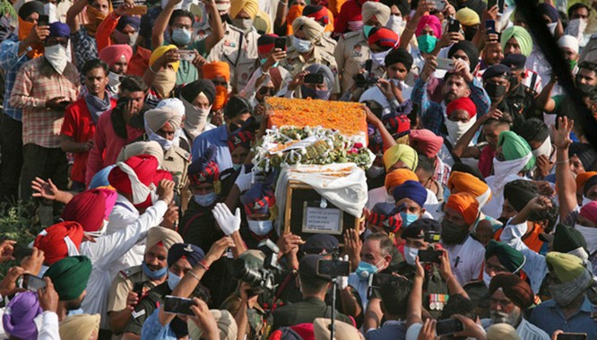 Đám tang các binh sĩ Ấn Độ tử nạn trong cuộc đụng độ ở biên giới với lính Trung Quốc (Ảnh: Reuters)