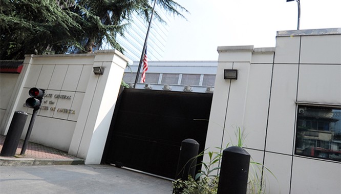 Trung Quốc trả đũa bằng việc đóng cửa Lãnh sự quán Mỹ ở Thành Đô.