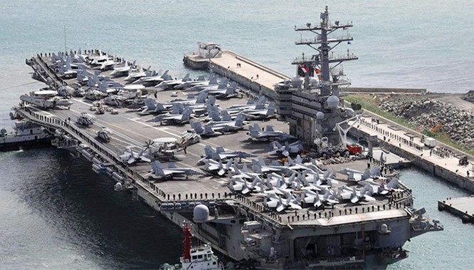 Chính quyền Trump đã liên tiếp thể hiện nhiều động thái cứng rắn với Trung Quốc, điều tàu chiến tới Biển Đông (Ảnh: US Navy)