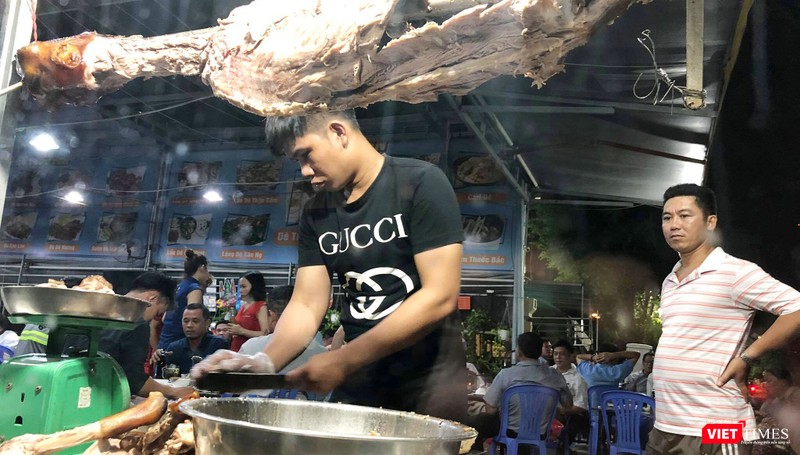 Mạnh nằm trong số ít chủ nhà hàng may mắn sống sót được qua cơn khủng hoảng Covid-19. Ảnh: GVT.