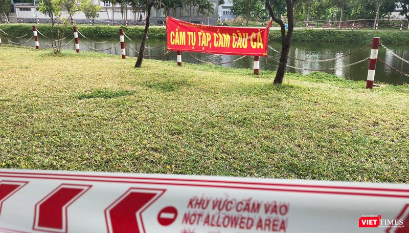 Đây là một công viên ở TP.HCM phải văng dây bảo vệ trong thời gian giãn cách xã hội. Ảnh: GVT.
