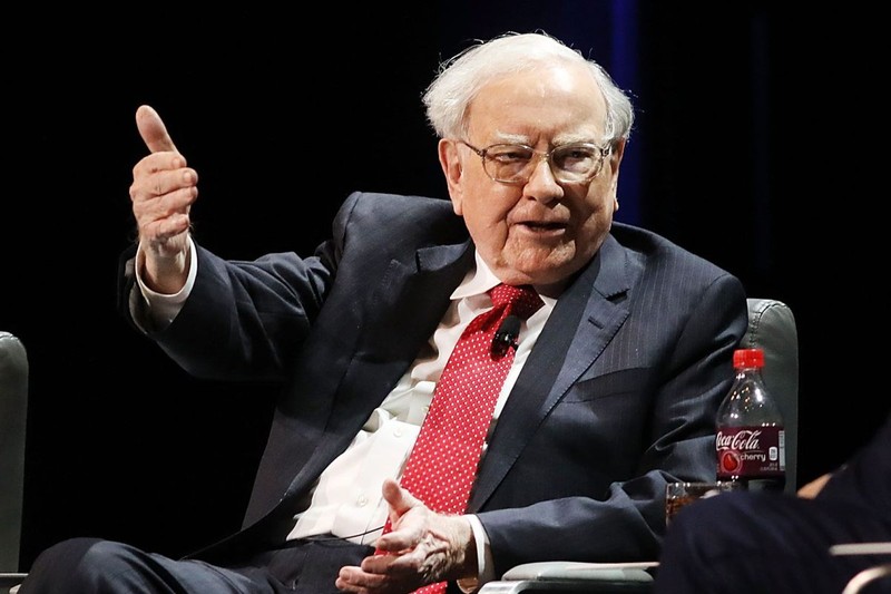 Huyền thoại đầu tư Warren Buffett thích đọc các báo cáo thường niên của các công ty như người bình thường đọc tiểu thuyết. Ảnh: AP