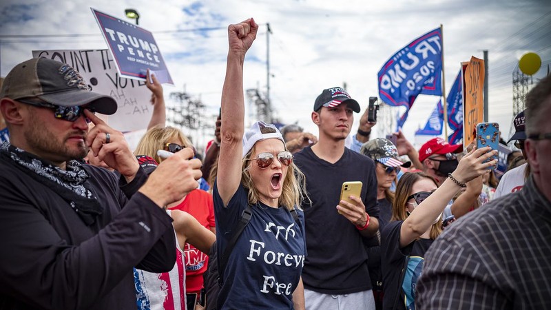 Đám đông người ủng hộ Trump biểu tình phản đối kết quả bầu cử (Ảnh: VOX) Đám đông người ủng hộ Trump biểu tình phản đối kết quả bầu cử (Ảnh: VOX)