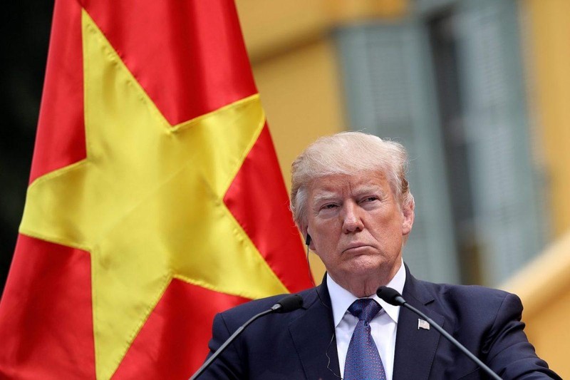 Tổng thống Donald Trump khởi động chiến dịch Warp Speed, phát triển, thử nghiệm và phê duyệt 300 triệu liều vắc xin trong vòng chưa đầy một năm. Ảnh: Reuters