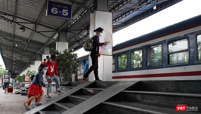 SE14 là chuyến đầu tiên. Hơn 10.000 công dân người Hà Tĩnh hiện đang sống và làm việc tại TP.HCM đã đăng ký về quê. Ảnh: GVT.