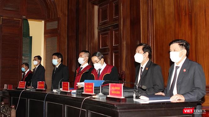 HĐXX phiên sơ thẩm vụ án "Lê Tấn Hùng và đồng phạm" tại TAND TP.HCM. Ảnh: GVT.