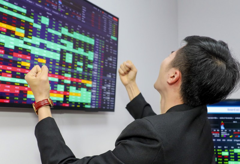 Cổ phiếu TOS 12 lần lập đỉnh, hiệu suất đầu tư 100% sau 3 tháng. Ảnh minh họa: VNF