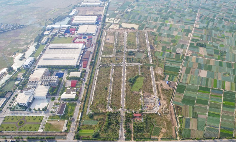 Bộ Tài chính đề xuất chuyển từ đất nông nghiệp sang đất ở chỉ phải nộp 30%. Ảnh: Bình An 