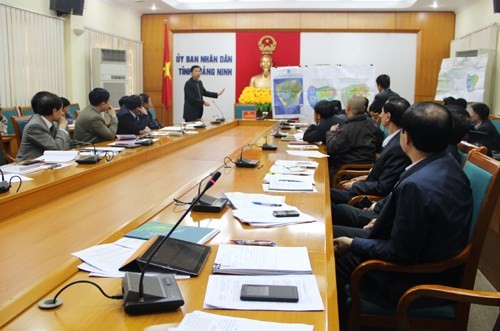 Chủ tịch UBND tỉnh Quảng Ninh Nguyễn Văn Đọc,  phân tích các nội dung liên quan đến bảo vệ di sản khi triển khai các dự án phát triển kinh tế - xã hội. 