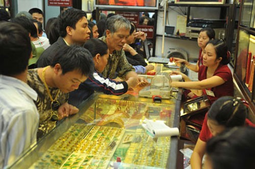 Vàng cất két sắt bốc hơi trăm tỷ: Đại gia phát hoảng ảnh 1