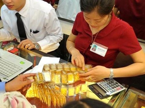 Thức đêm đếm vàng, nhà giàu khóc ròng vì mất tiền tỷ ảnh 1