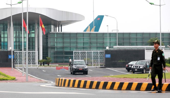 Xe đón đại tướng Phùng Quang Thanh - Ảnh: Tuấn Phùng Xe đón đại tướng Phùng Quang Thanh - Ảnh: Tuấn Phùng