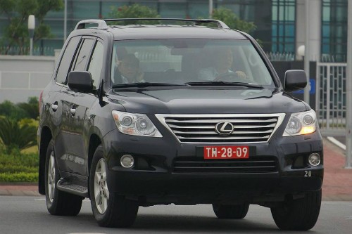 Ông lên lịch đến cơ quan làm việc ngay sau khi về nước. Ông lên lịch đến cơ quan làm việc ngay sau khi về nước.