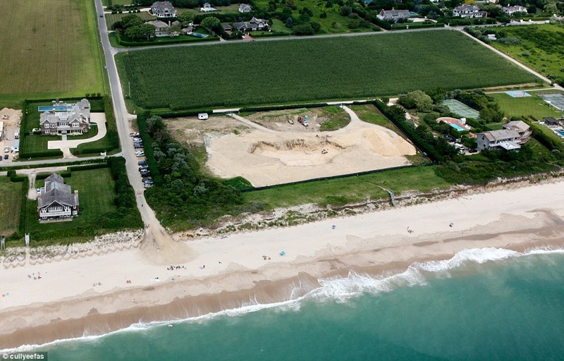 Tepper đã chi 43,5 triệu USD để mua lại tòa nhà đắt nhất tại Hamptons, cho san bằng để xây một tòa nhà mới lớn gấp đôi