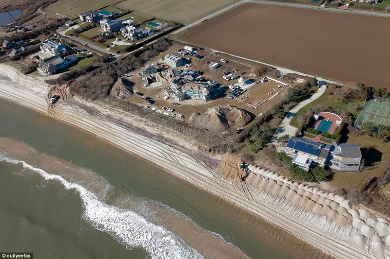 Khung cảnh công trường xây dưng tòa nhà mới năm 2012