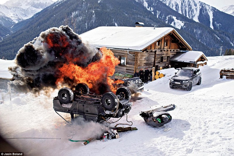 Cảnh hành đông khác trong phim Spectre