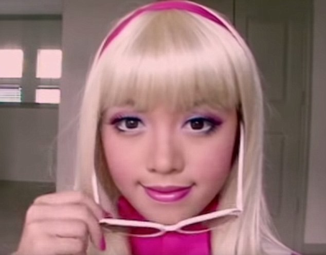 Trang điểm hóa thân thành công chúa Barbie được hơn 62 triệu lượt xem trên YouTube