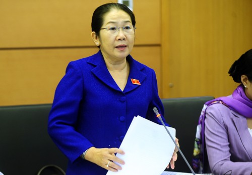 Đại biểu Võ Thị Dung lại kiên quyết phản đối với lý do đảm bảo công bằng cho các thành phần kinh tế. Ảnh:GIang Huy