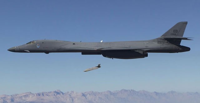 B-1B Lancer phóng tên lửa chống hạm tầm xa LRASM B-1B Lancer phóng tên lửa chống hạm tầm xa LRASM