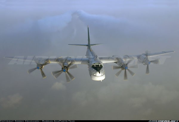 Máy bay ném bom chiến lược Tu-95MS Bear H -airlines.net
