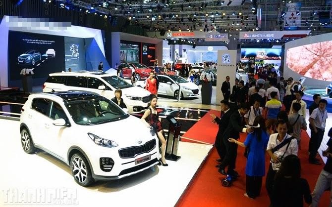 Tết này nhân viên ô tô được thưởng cao gấp 2-3 lần mọi năm, với số tiền từ 50-100 triệu đồng.