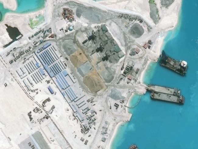 Cận cảnh một phần Đá Chữ Thập đã bị Trung Quốc bồi lấp, xây đảo nhân tạo trái phép